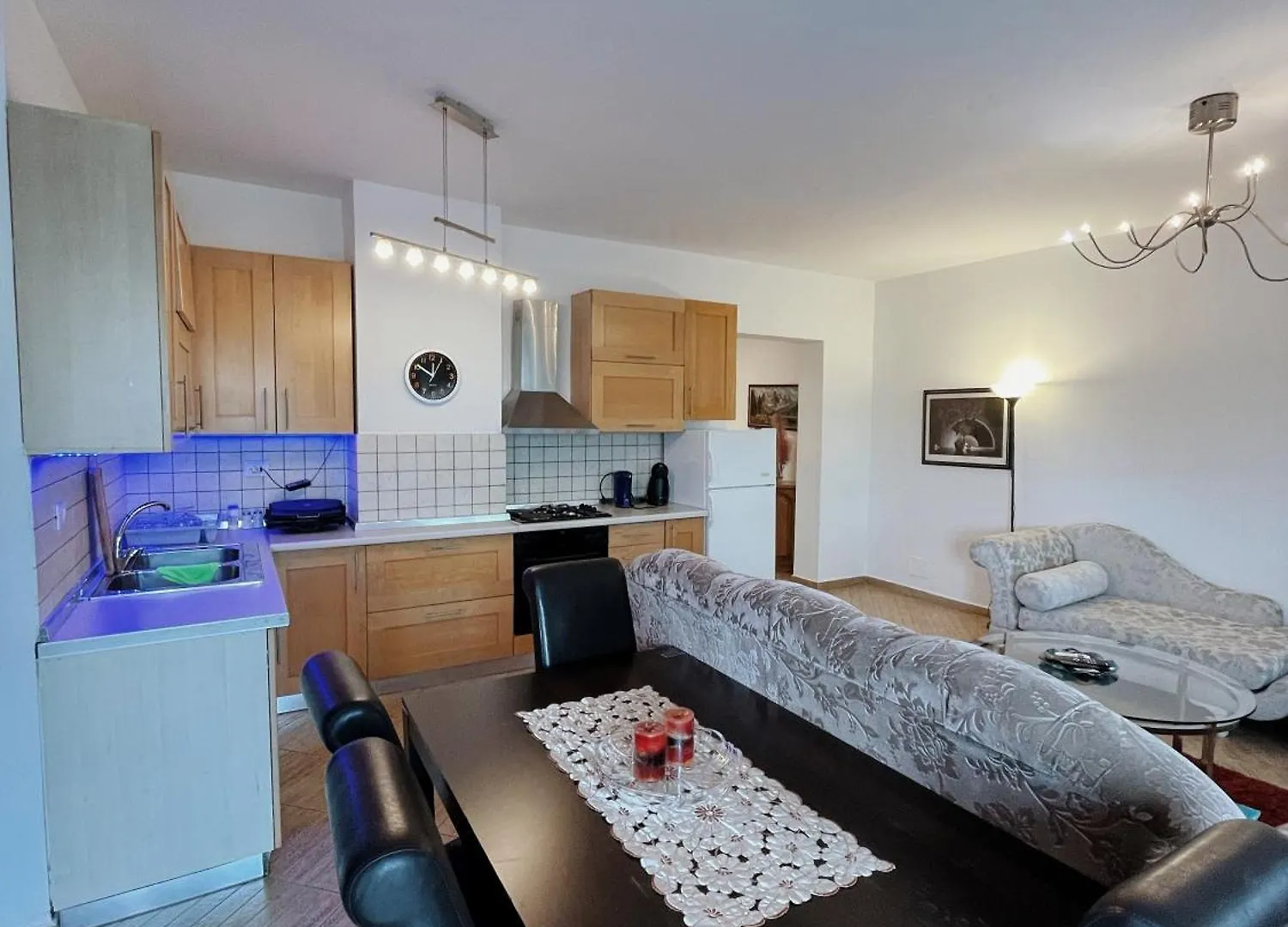 Lovely Apartment Tirana 0*,
